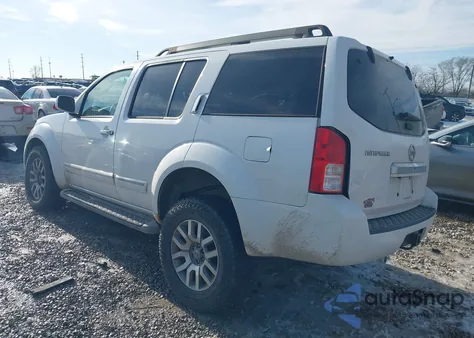 2011 Nissan Pathfinder Le z USA, uszkodzony, nr VIN 5N1AR1NB9BC625102